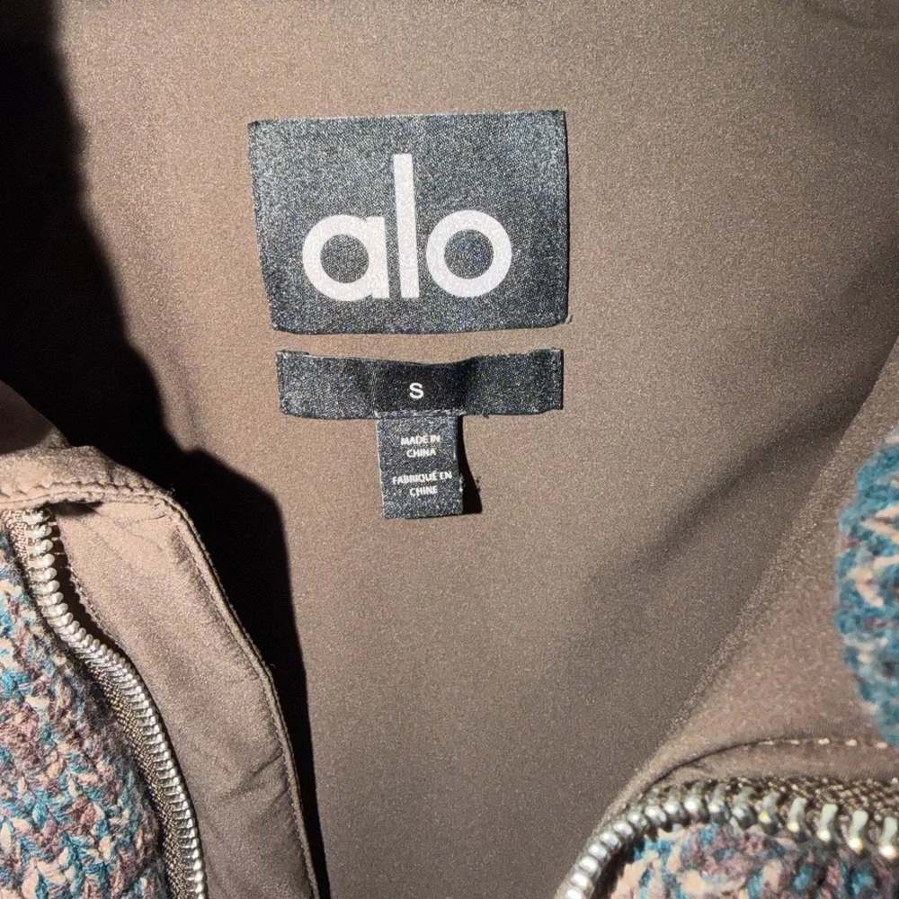 ALO Yoga Stage Sweather Puffer - Picture 2 of 4
